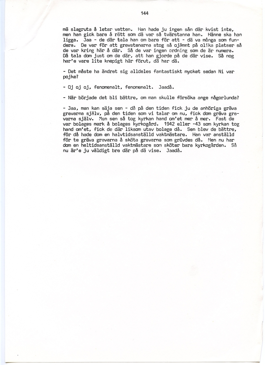 Wilhelm Jacobsson, född 1897, berättar om sina minnen från i Iggesund, Hälsingland. Intervjun är utförd av Barbro Bursell 1971.
Född 1897 i Arbrå. Föräldrarna Gustav och Ingrid från Dalarna, får sammanlagt fem söner. Familjen är fattig, modern har det svårt med de fem pojkarna. Jacobsson börjar arbeta tidigt.
Efter ett kringflackande liv som 17-åring slår sig Jacobsson 1920 ner i Iggesund för att arbeta. Han hamnar på järnverket och blir kvar i 43 år, ända till pensionen. Jacobsson beskriver det hårda och farliga skiftgångsarbetet på fabriken. Av gaserna och syrorna har han känning fortfarande, och under hans år dör nio personer. Syrahuset och Sodahuset var de värsta avdelningarna. Den högsta lönen Jacobsson får är på valsverket, 48 kronor på 14 dagar, skiftgång 8 timmar, vila 8 timmar.
Jacobsson engagerar sig fackligt, till en början hos Syndikalisterna och sen Pappersindustriarbetareförbundet. Han är revisor under 15 år.