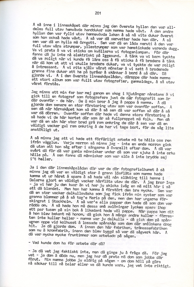 Maria Bäckman, född 1898, berättar om sina minnen från Iggesund, Hälsingland. Intervjun är utförd av Barbro Bursell 1971.