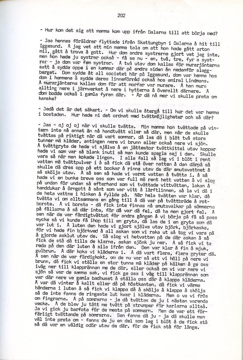 Maria Bäckman, född 1898, berättar om sina minnen från Iggesund, Hälsingland. Intervjun är utförd av Barbro Bursell 1971.