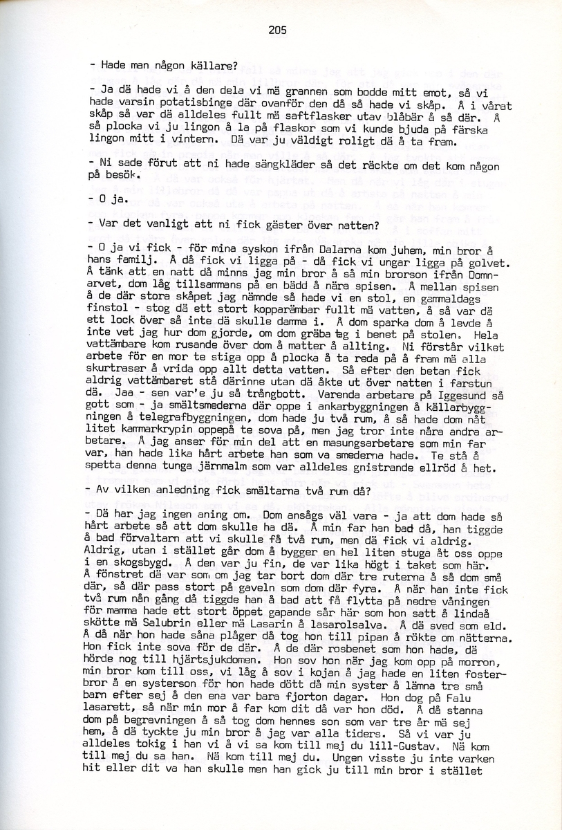 Maria Bäckman, född 1898, berättar om sina minnen från Iggesund, Hälsingland. Intervjun är utförd av Barbro Bursell 1971.