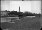 Järnvägsbron och Sankt Nicolai kyrka