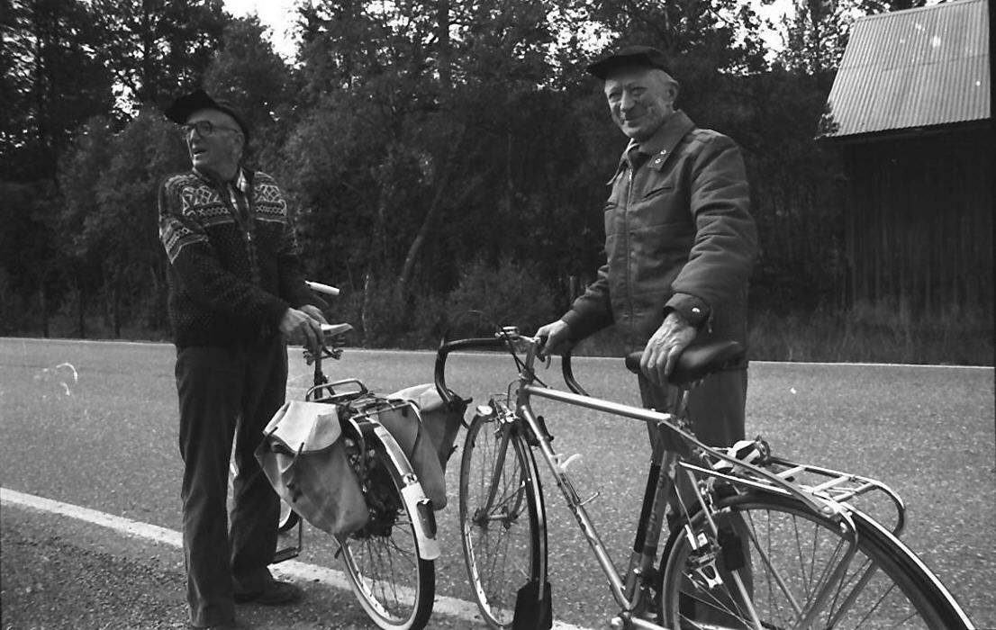 Sykkel-trio på Kvikne. 