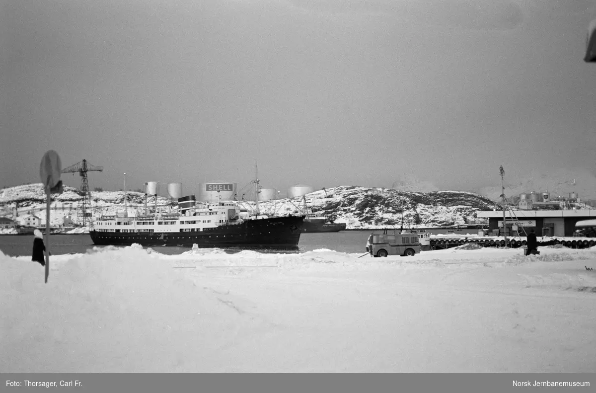 Hurtigruteskipet MS Erling Jarl stevner inn mot Bodø