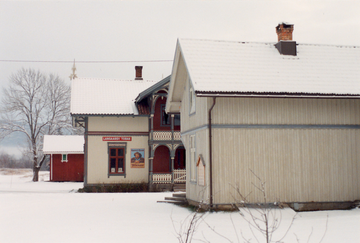 Vinteridyll på Bø Museum.  Åtte bilde.