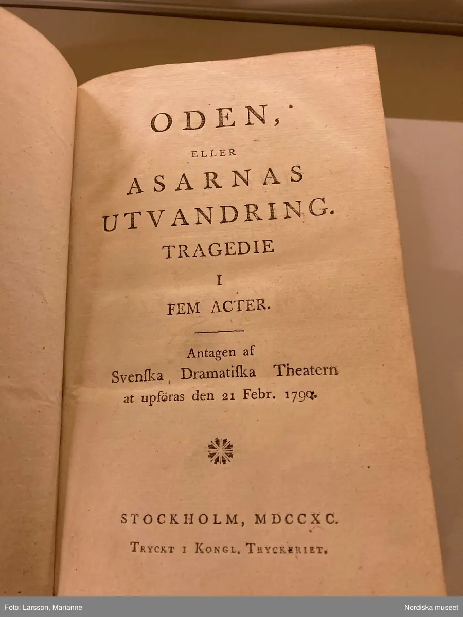 Oden, eller Asarnas utvandring. Tragedie i fem acter. Antagen af svenska dramatiska theatern at upföras den 21 febr. 1790, Stockholm, MDCCXC. Tryckt i kongl. Tryckeriet. Förf. Carl Gustaf Leopold.