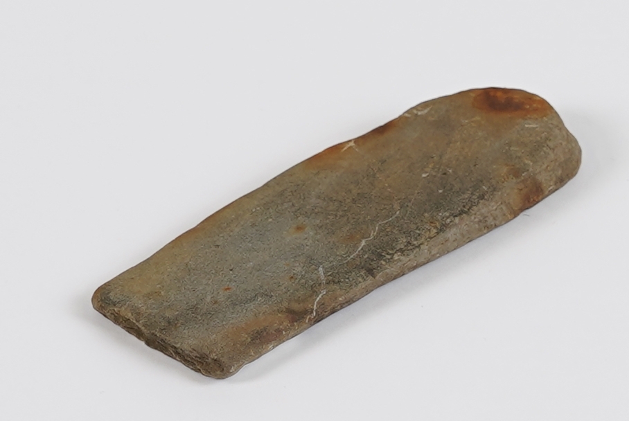 Del av bryne av naturstein for bryning av eggreiskap.