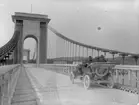 Juli 1912. Från Italien och Frankrikeresan. 
Bilen de färdas i är en T-Ford från cirka 1910.