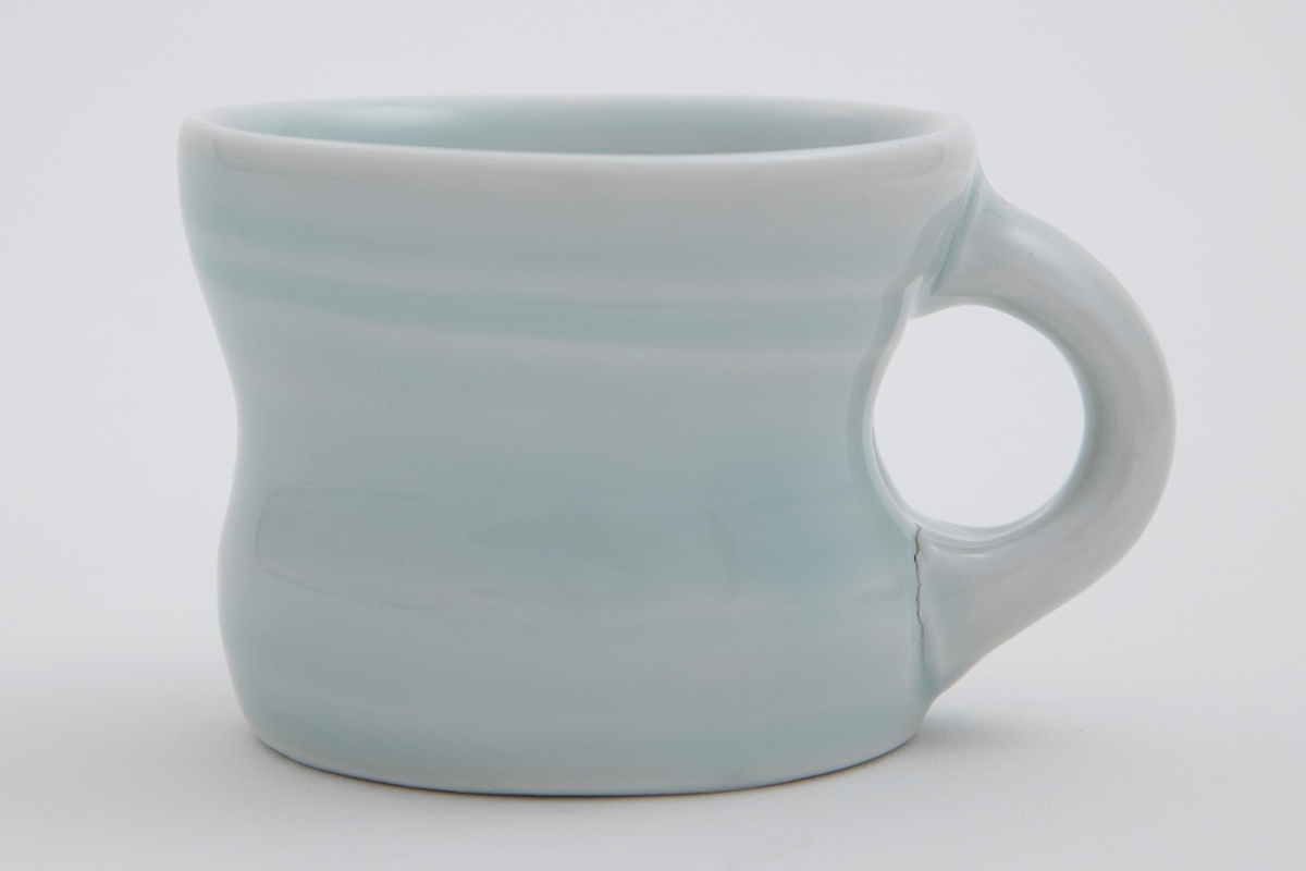 Liten kopp med lys blå celadon.