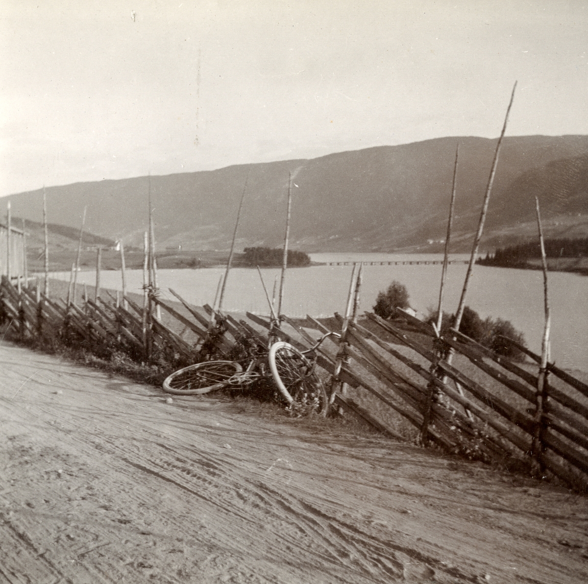 Ulnes med gamle Ulnes bru, Nord-Aurdal