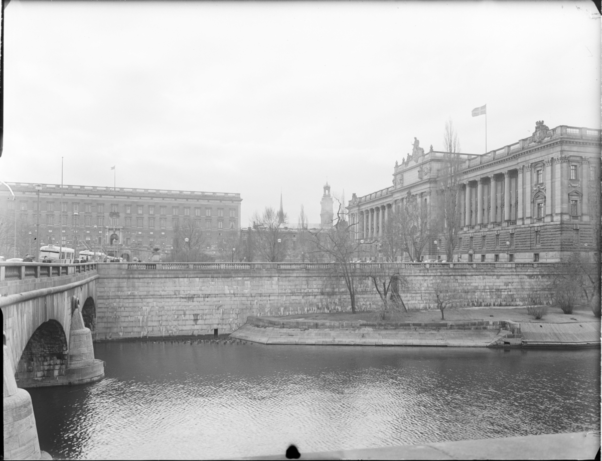 RIKSDAGSHUS MED OMGIVNINGAR