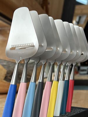 Nærbilde av ostehøvlar