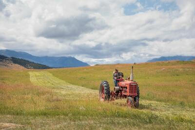 John - den siste norske cowboy med traktor