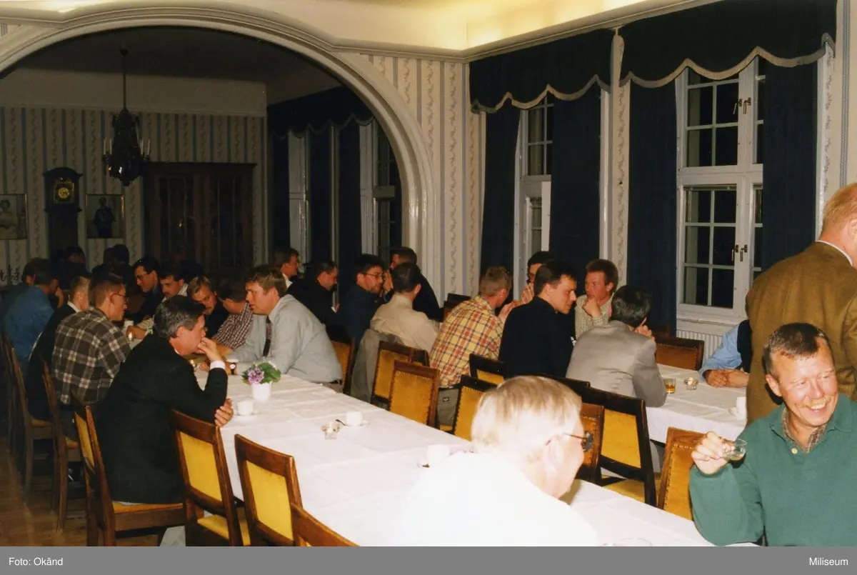 Fortsättningen på avslutningsfest för deltagare i en fältövning. Ing 2.

Kaffe och bar på mässen. På bilden syns Sten Agnholm, Arne Lundquist, Kenneth Rundén, Anders Svensson, Joakim Wessman.