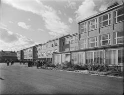 SKOLOR I NORRKÖPING
EXT. INT