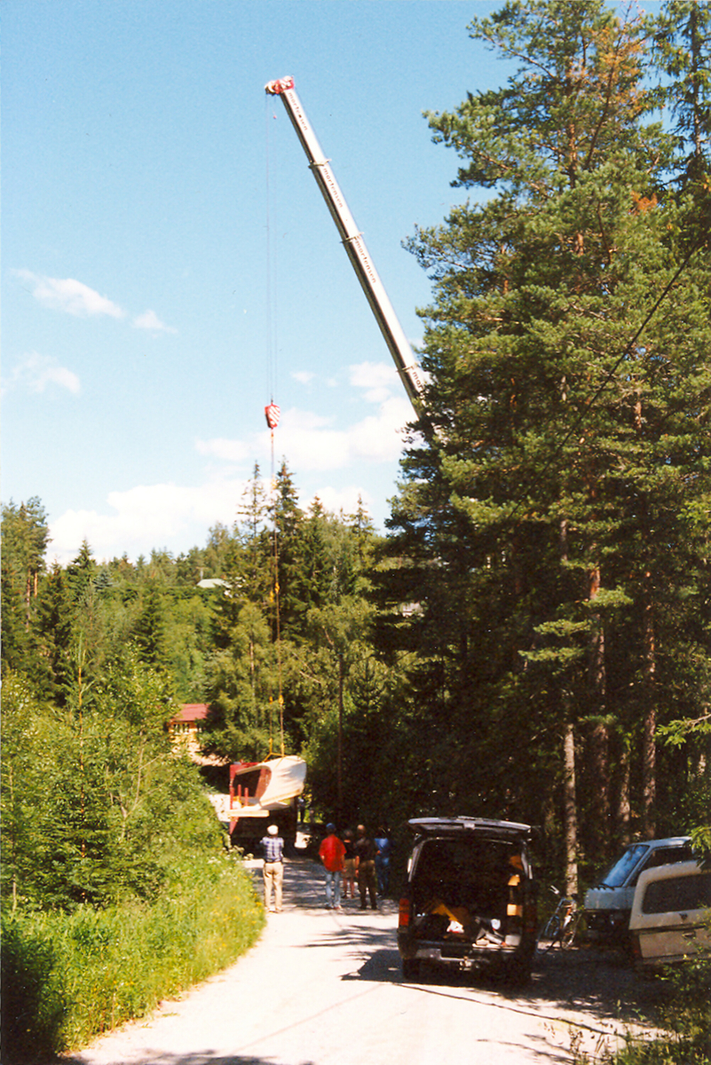 Serie med bilde frå bygginga av gangbrua over til Kvennøya.