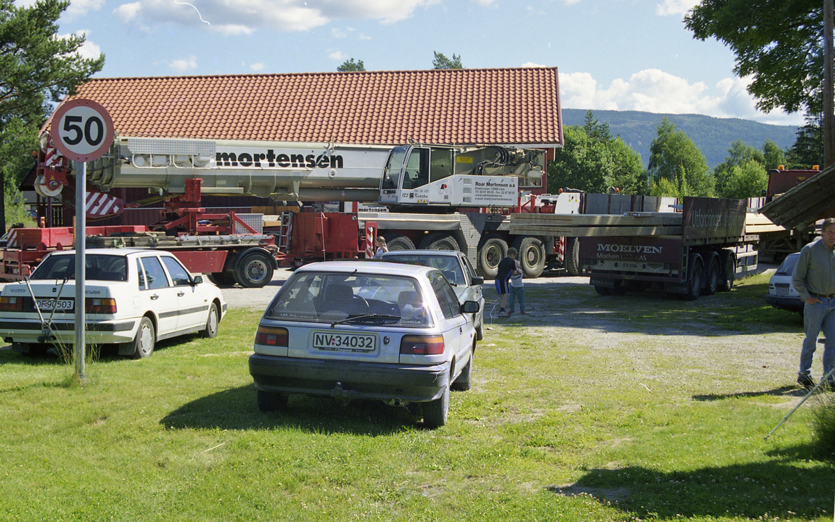 Serie med bilde frå bygginga av gangbrua over til Kvennøya.