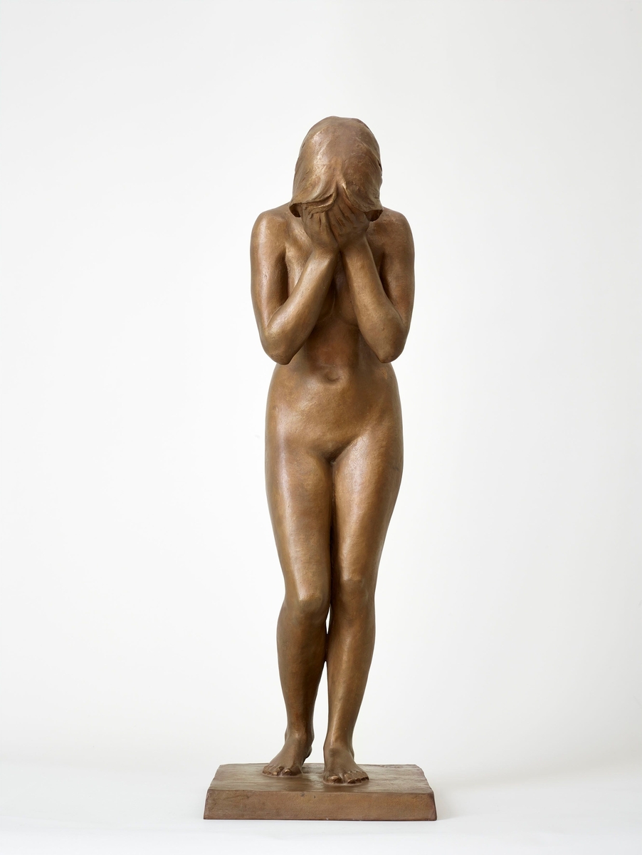 Bronse etter gipsversjon i privat eige i Oslo. Gipsversjonen har vore utstilt på Norges Jubilæumsutstilling i 1914, på Charlottenborg, København i 1915 og i Bergens Kunstforening i 1917.