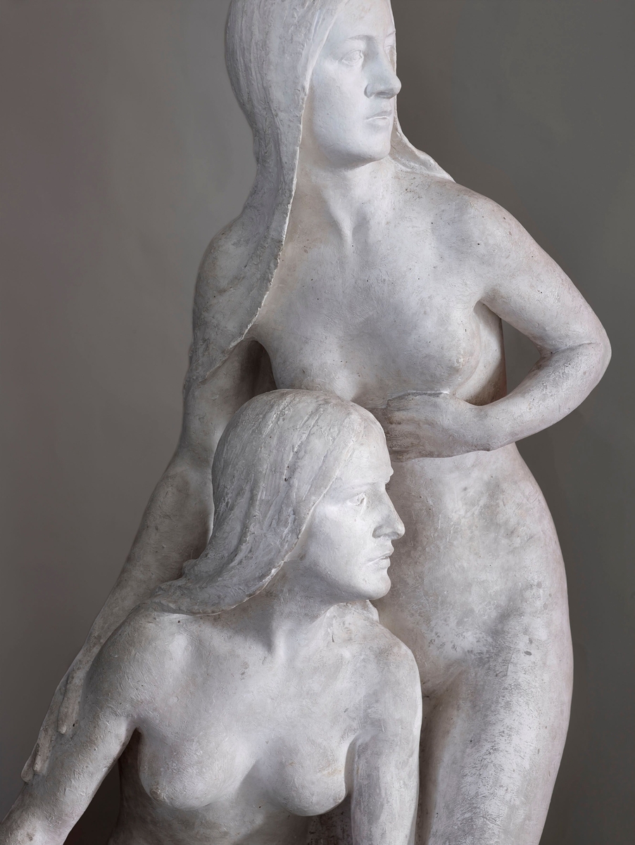 Tenkt som hovudgruppe i fonteneanlegg. Bygartnaren gjorde i 1920 framlegg om å få reist skulpturen på Valkyrie plass i Kristiania. Det førte ikkje fram. Dei to småjentene framfor Anders Svor Museum skulle stå på kvar si side av hovudgruppa .