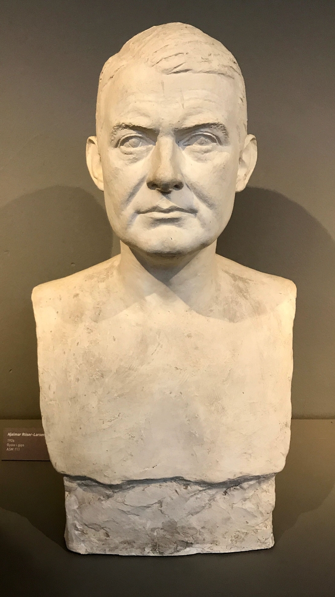 Generalmajor, kontreadmiral. Nestkommanderande under Roald Amundsen sin polarekspedisjon i 1925.