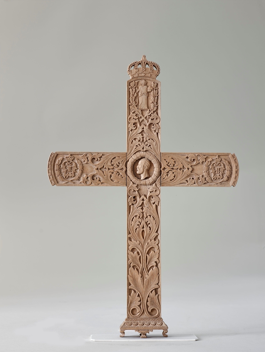 Tileigna Kong Oscar II, konge av Noreg frå 1872-1905. Truleg ungdomsarbeid frå Svor. Slik såg kongen ut på dei gamle to-kronestykka.