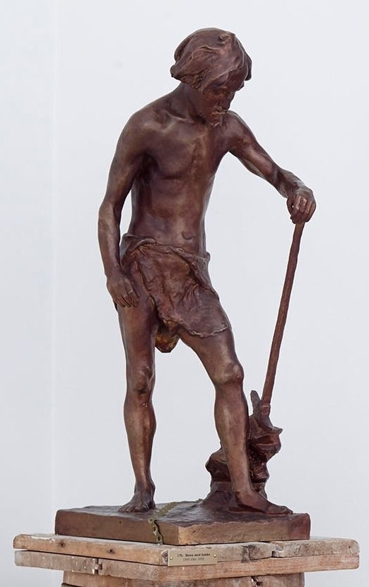 Støypt etter ASM 449 (tidlegare ASM 17B) i gips. Står på kavletten den er skildra på i måleriet ASM 17.