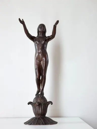 Mot morgenrøden [Statuett]