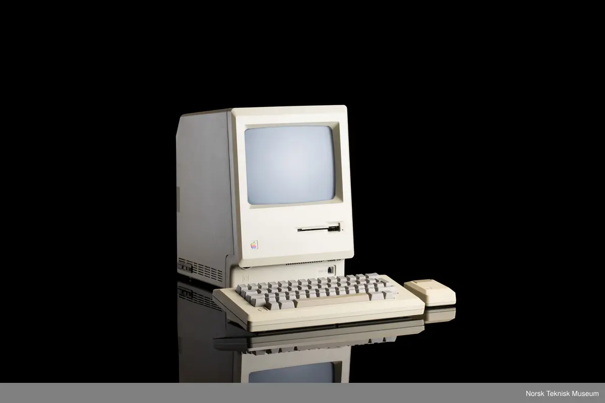 Prosessor: Motorola 68000, 7,83 MHz.
32 bits databuss. 1 MB RAM. 128 kb ROM.
800 kb 3,5 " diskettsstasjon.
9 " 512 x 342 punkters matriseskjerm.
Tillegg: skriver, 20 MB harddisk.
Programvare:
 Tekstbehandling
 Database
 Kalkyler
 Diagram og grafikk
 kommunikasjon