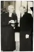 Två biskopar (en blivande), troligen i aulan till Växjö högre allmänna läroverk, ca 1955. 
Fr.v.:  biskop Elis Malmeström (biskop i Växjö stift 1950-1962) och domprost Ivar Hylander (biskop i Luleå stift 1956-1966).