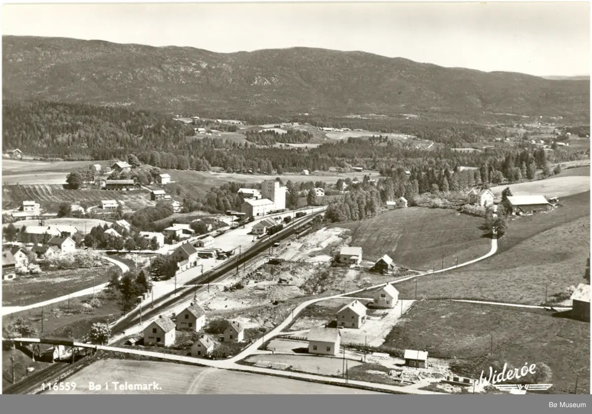 Bø jernbanestasjon, Bø i Telemark