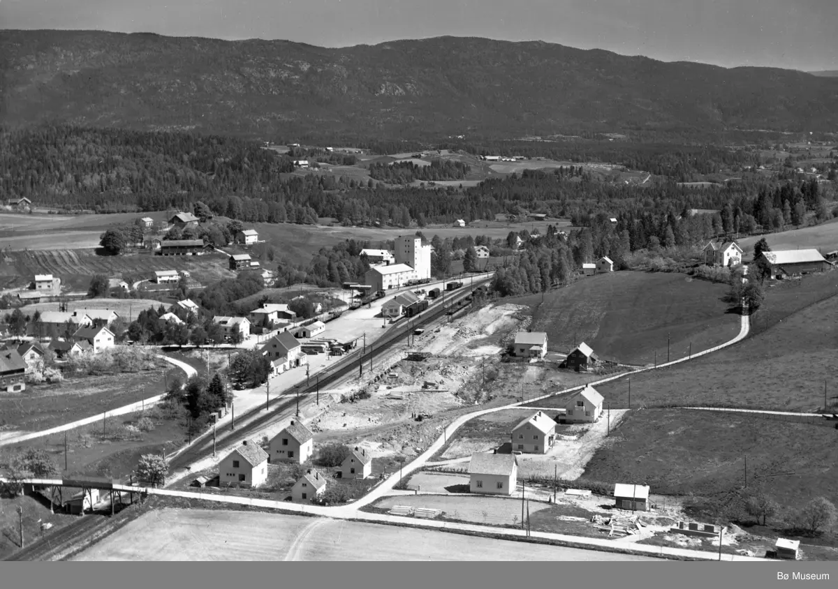 Bø jernbanestasjon, Bø i Telemark