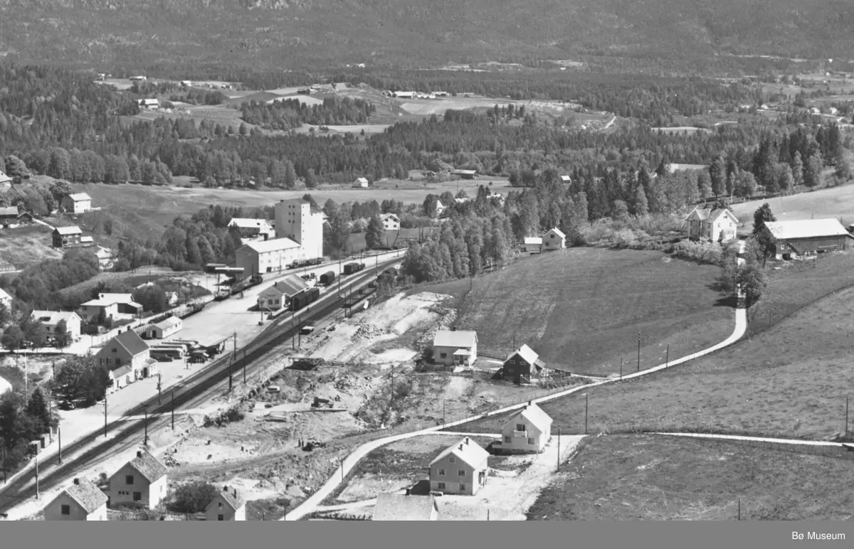 Bø jernbanestasjon, Bø i Telemark