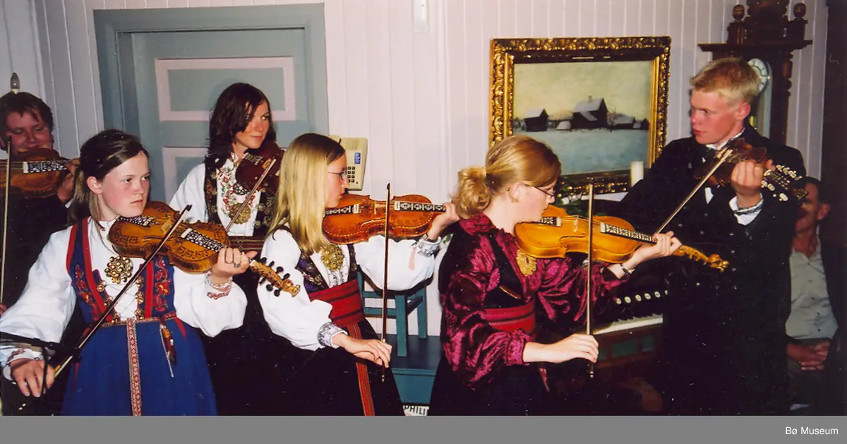 Serie med bilde frå ulike arrangement ved Bø museum.