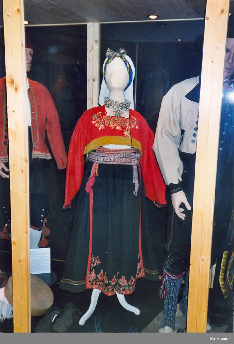 Serie med bilde frå ulike arrangement ved Bø museum.