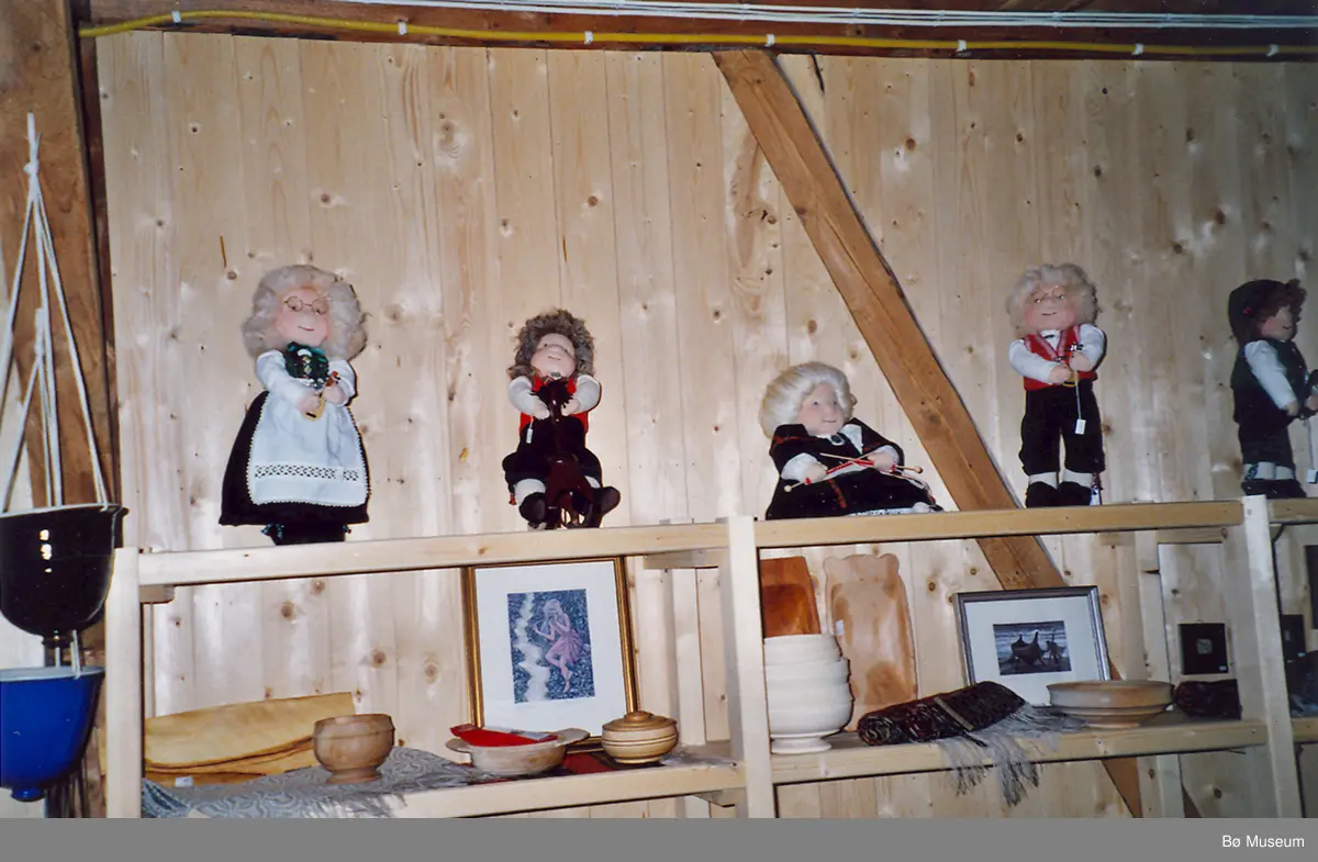 Serie med bilde frå ulike arrangement ved Bø museum.