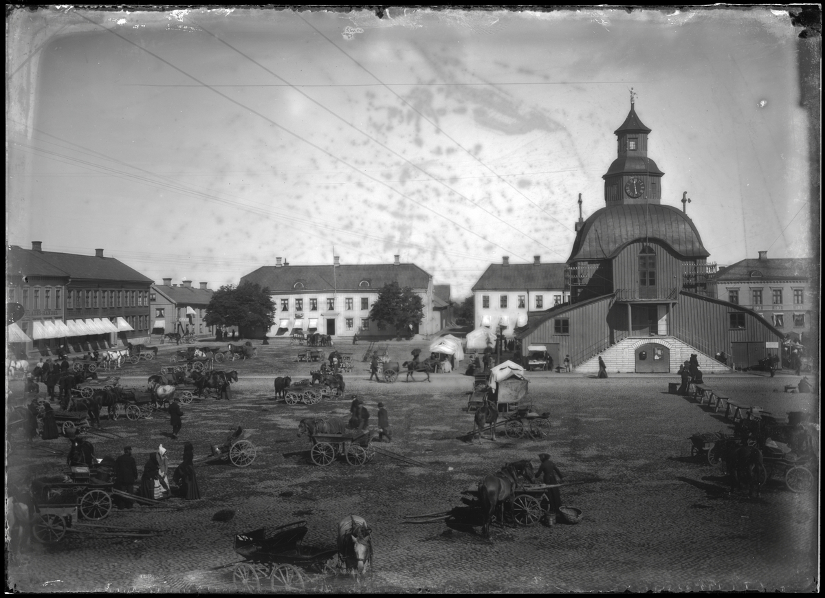 Nya Stadens torg under en marknadsdag