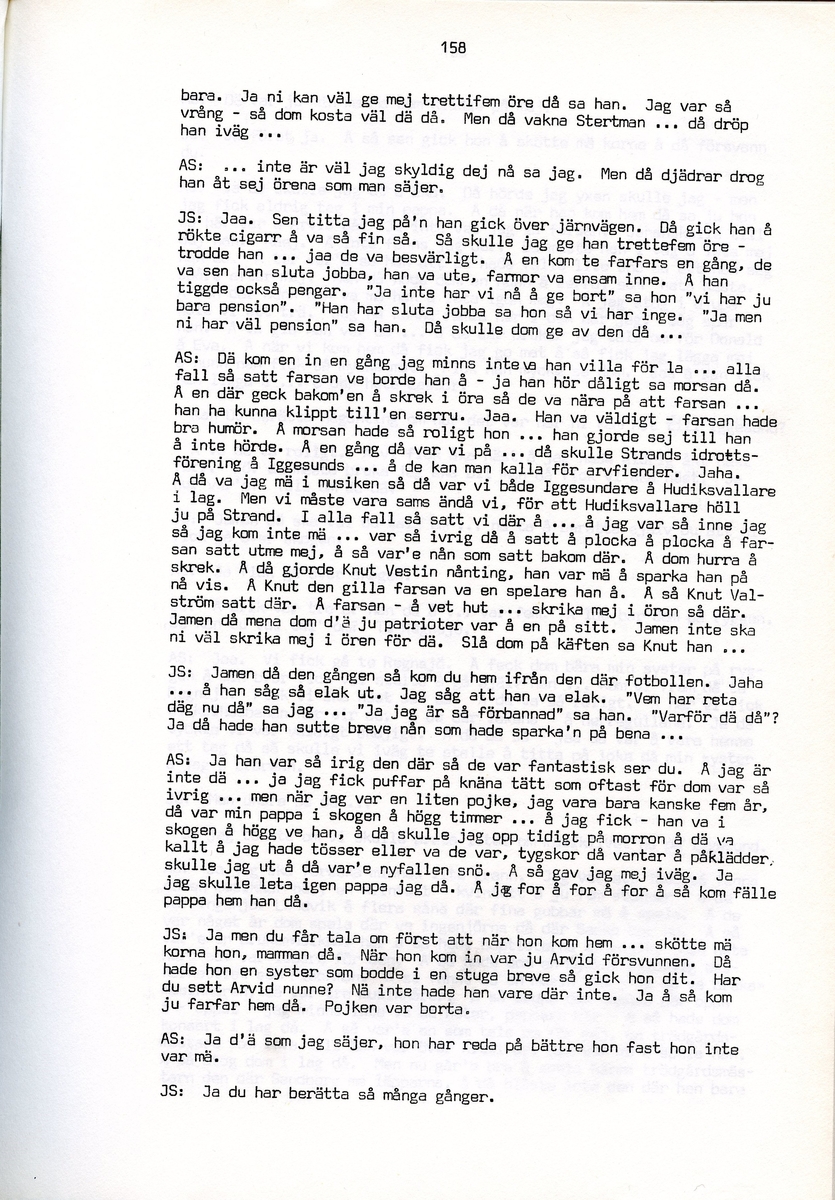 Julia och Arvid Stertman, födda 1900 resp. 1894, berättar om sina minnen från Iggesund, Hälsingland. Intervjun är utförd av Barbro Bursell 1971.