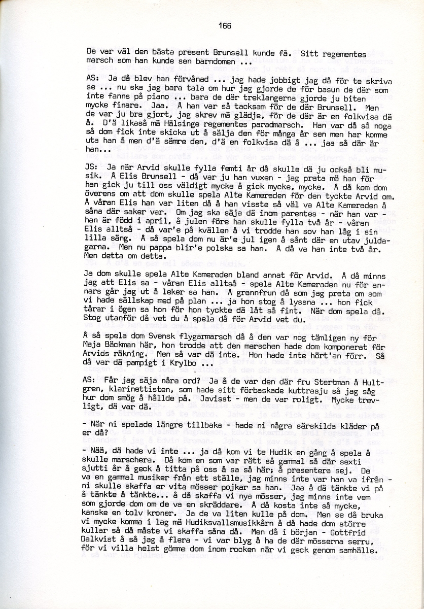 Julia och Arvid Stertman, födda 1900 resp. 1894, berättar om sina minnen från Iggesund, Hälsingland. Intervjun är utförd av Barbro Bursell 1971.