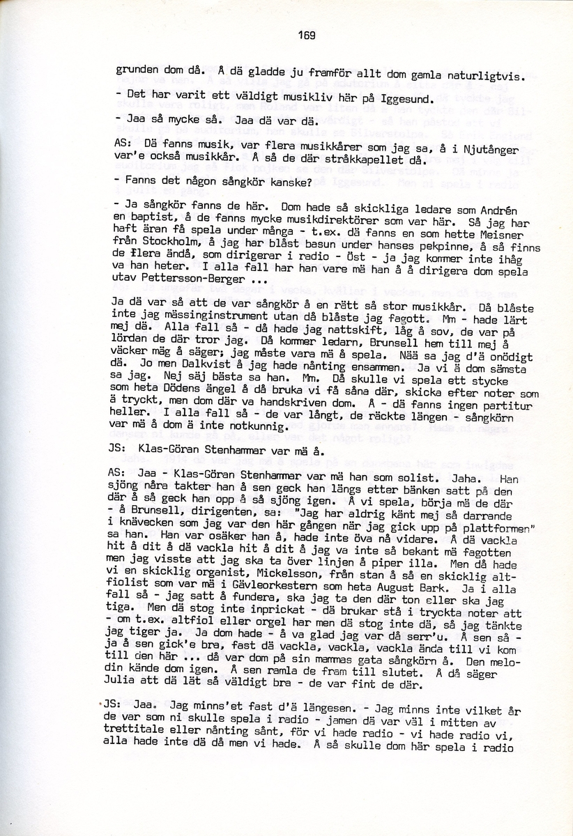 Julia och Arvid Stertman, födda 1900 resp. 1894, berättar om sina minnen från Iggesund, Hälsingland. Intervjun är utförd av Barbro Bursell 1971.