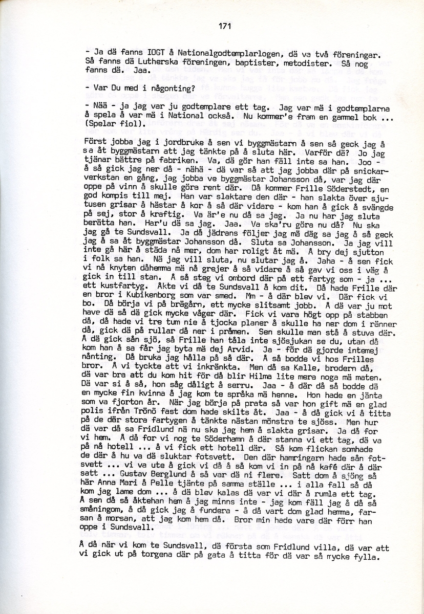 Julia och Arvid Stertman, födda 1900 resp. 1894, berättar om sina minnen från Iggesund, Hälsingland. Intervjun är utförd av Barbro Bursell 1971.