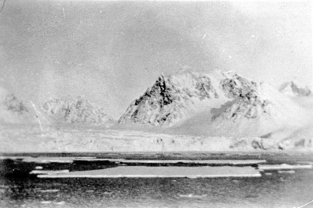Isbre i Magdalenabay, Svalbard
