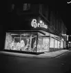 En affär som heter Britas i hörnet av Kyrkogatan och Nygatan i Jönköping. År 1959.