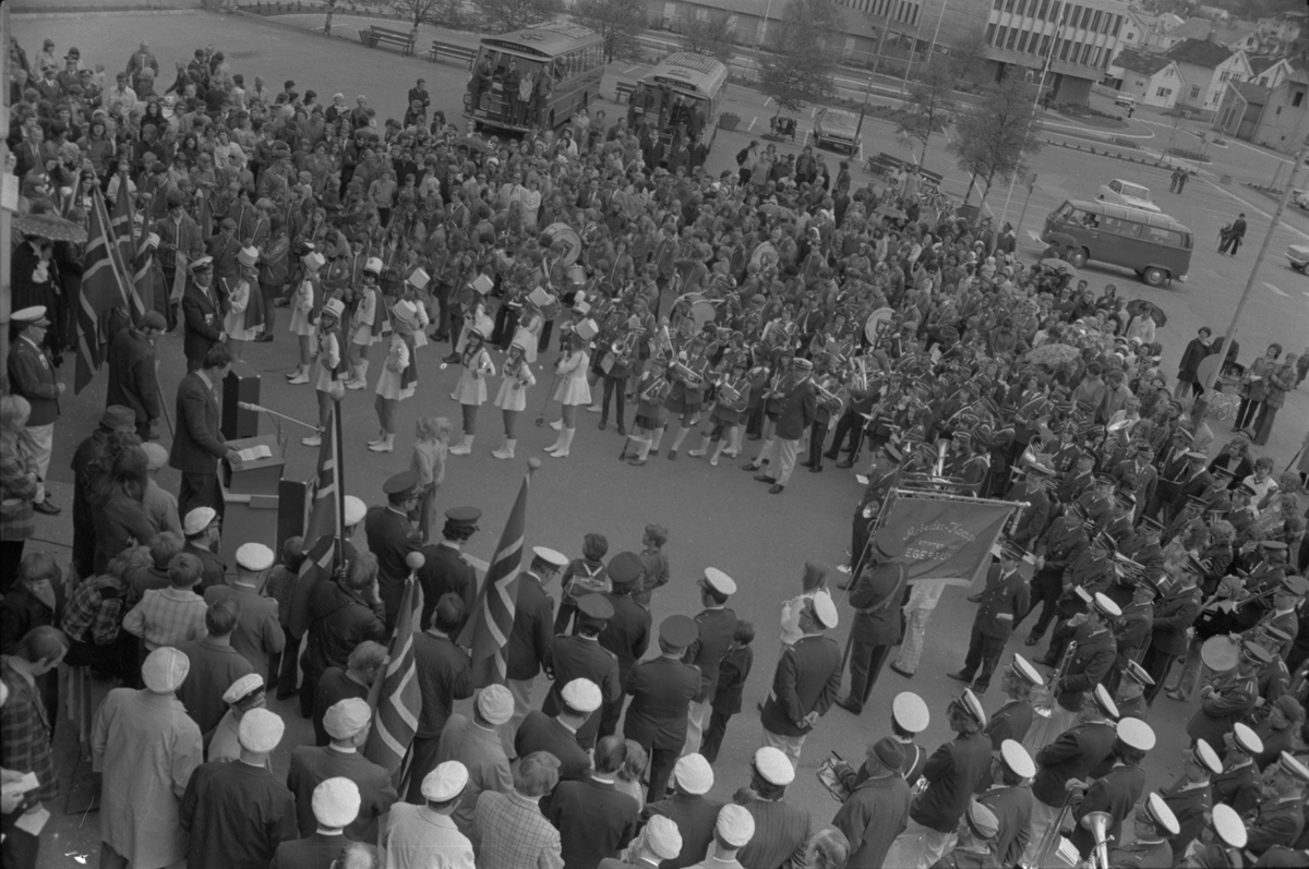 Ordfører Rasman Polden holder velkomsttale til The Ballard Youth Band fra Seattle.