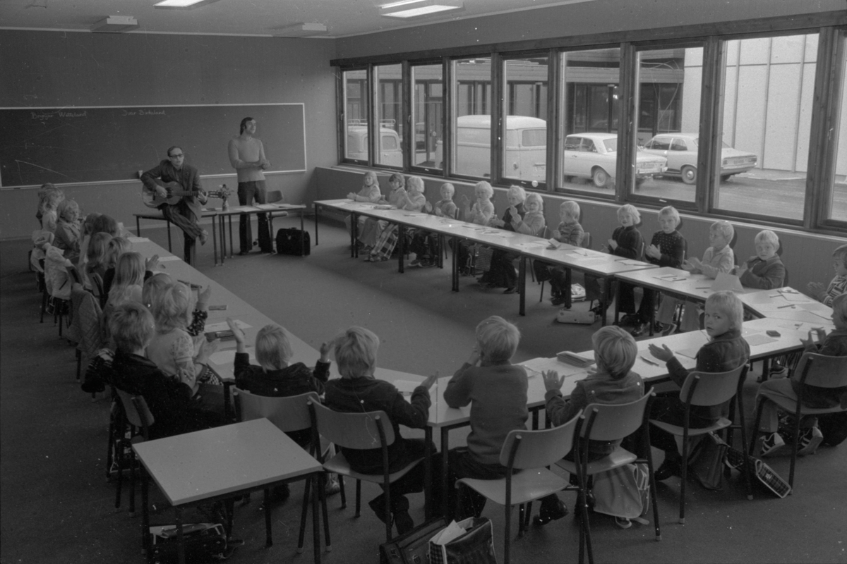 Første skoledag ved Eigerøy skole, august 1974.