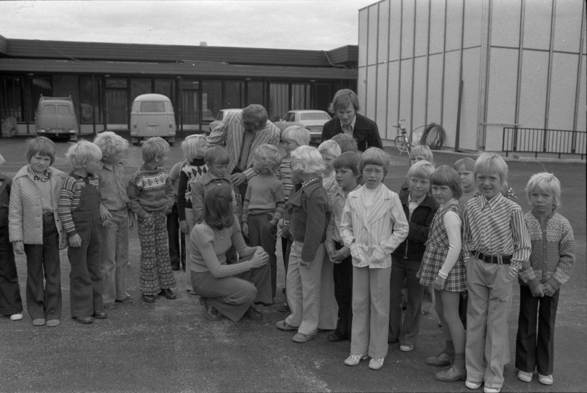 Første skoledag ved Eigerøy skole, august 1974.