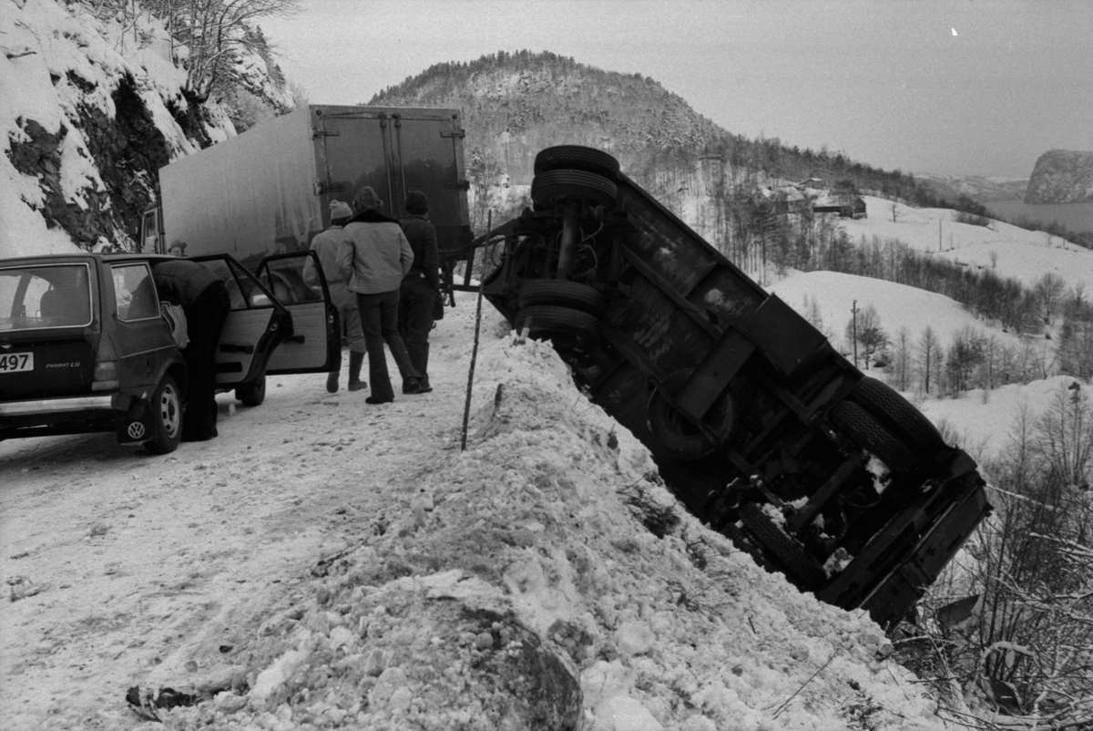 Kjøreuhell ved Åna Sira, januar 1977.