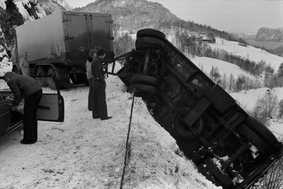 Kjøreuhell ved Åna Sira, januar 1977.