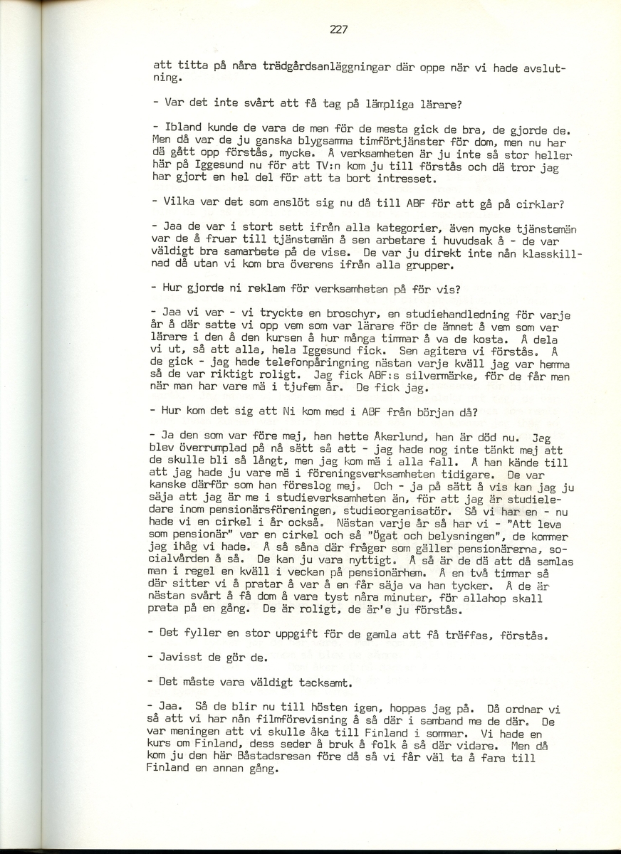 Helge Sinderström, född 1900, berättar om sina minnen från Iggesund, Hälsingland. Intervjun är utförd av Barbro Bursell 1971.