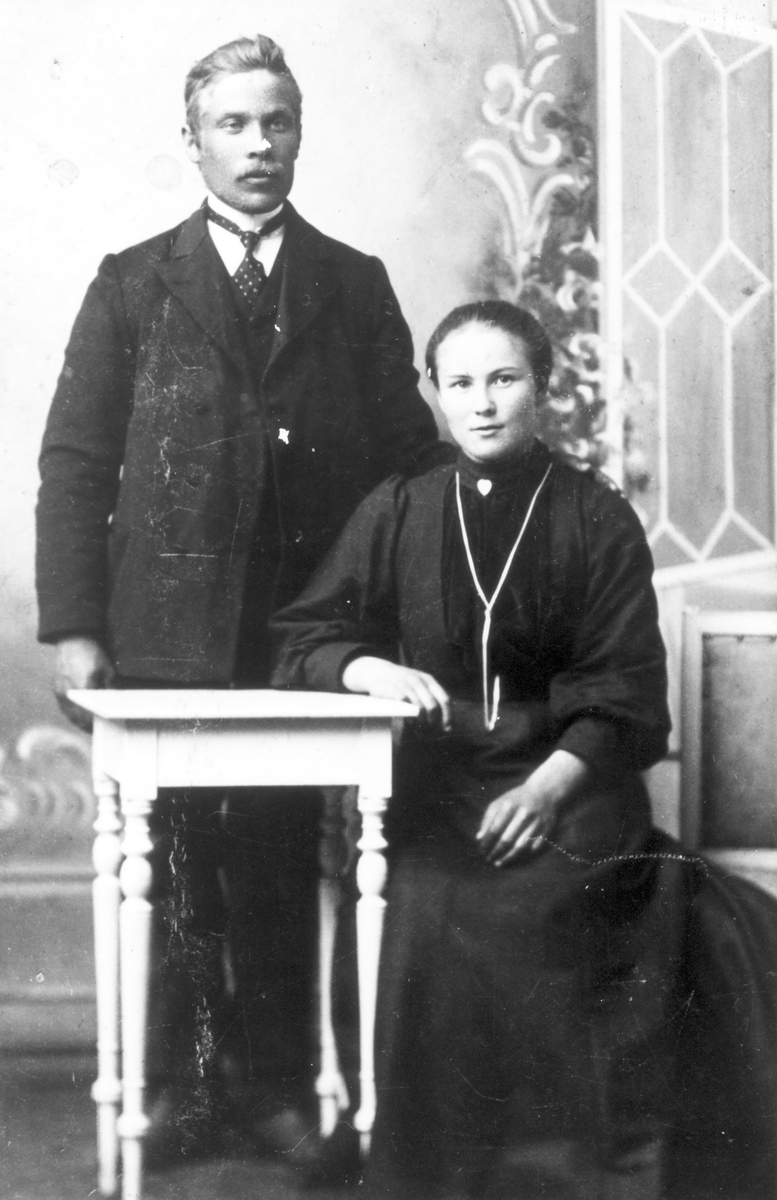 Ole Peter Hay, f.1887 Nordfjord med kona Borghild Hay, f.1892 Nordfjord (Hermansen), gardbrukere på Nordfjord (Yttergården).