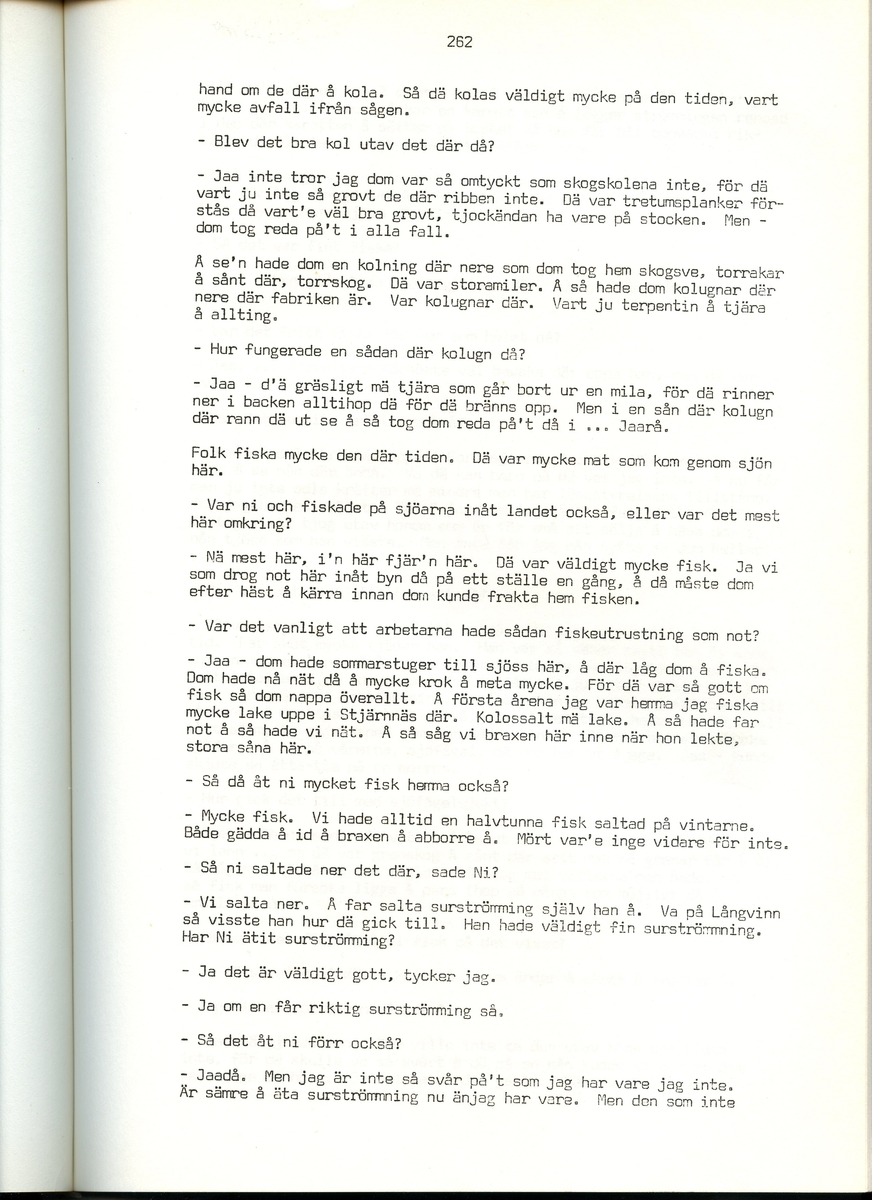 Viktor Bolldén, född 1885, berättar om sina minnen från Iggesund, Hälsingland. Intervjun är utförd av Barbro Bursell 1971.