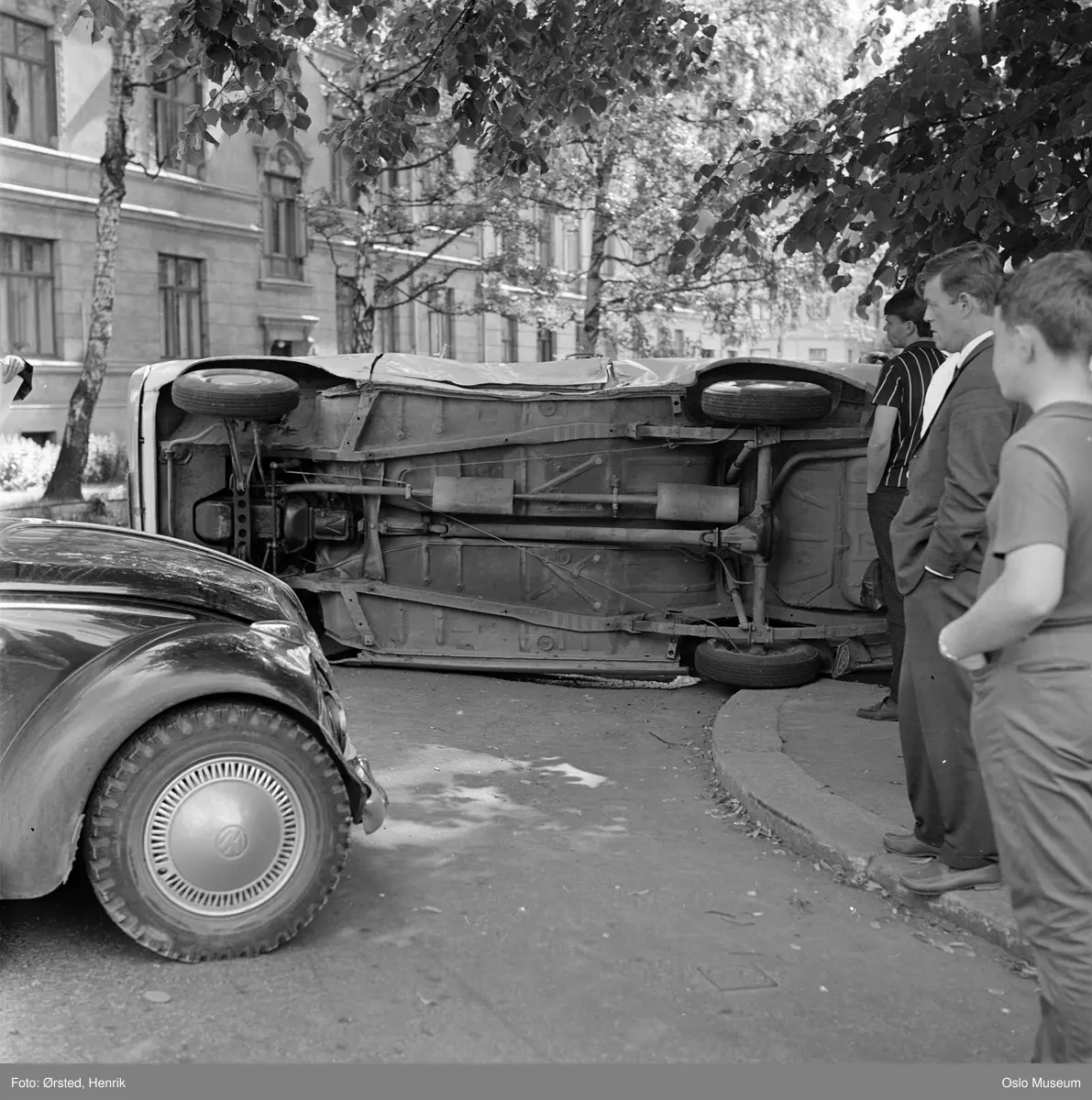 trafikkulykke, veltet bil, tilskuere 